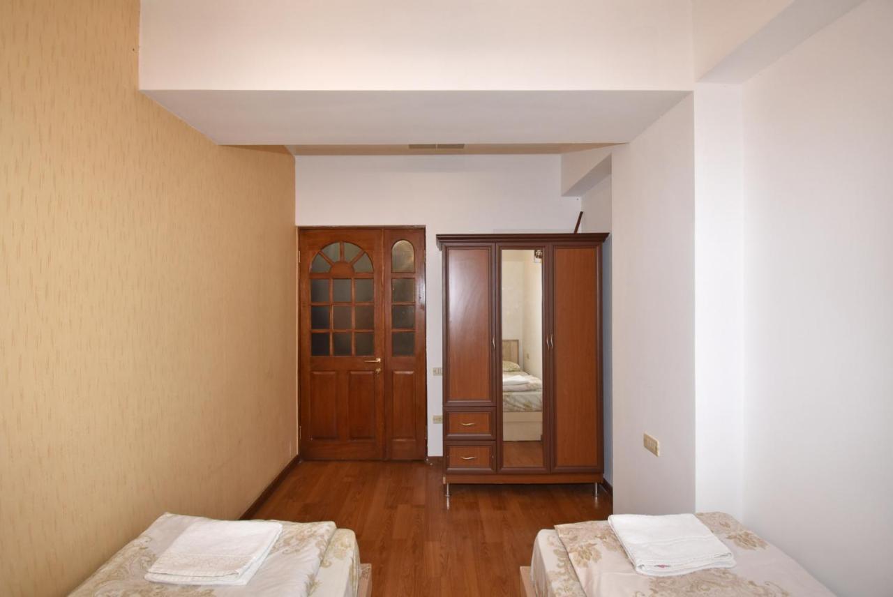 יירבאן Armenak Apartment No 8, Abovyan Street מראה חיצוני תמונה